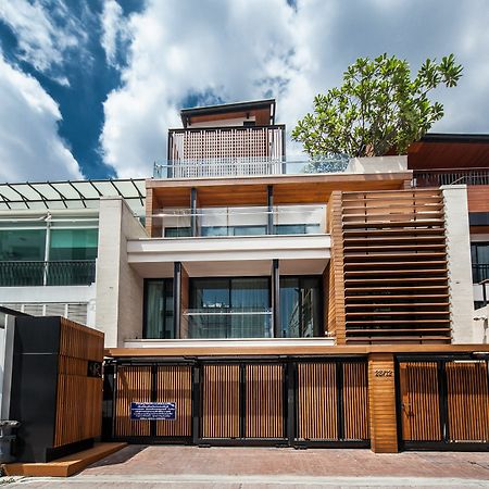 Arcadia Residence Ploenchit By Compass Hospitality Bangkok Exterior photo