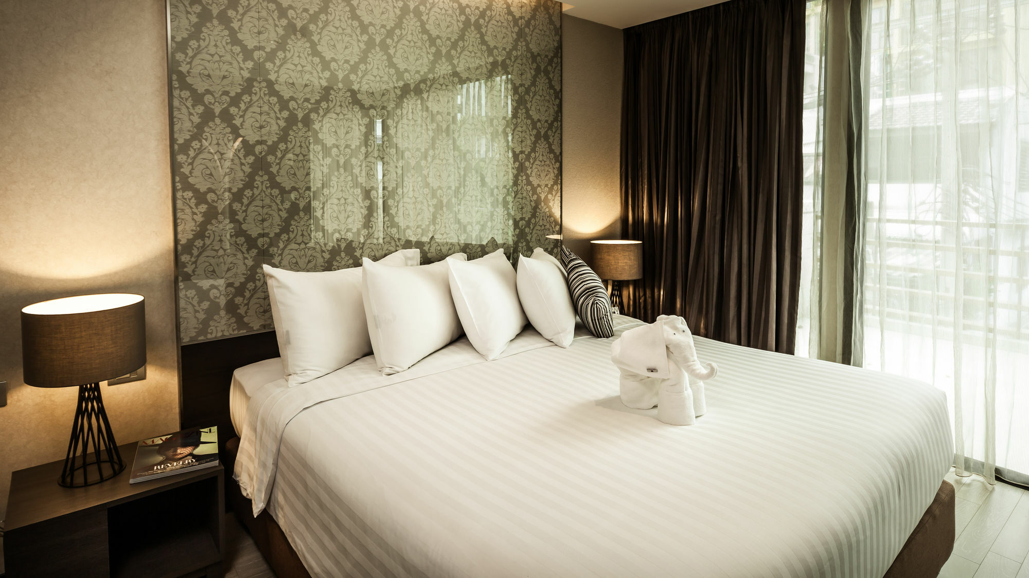 Arcadia Residence Ploenchit By Compass Hospitality Bangkok Exterior photo