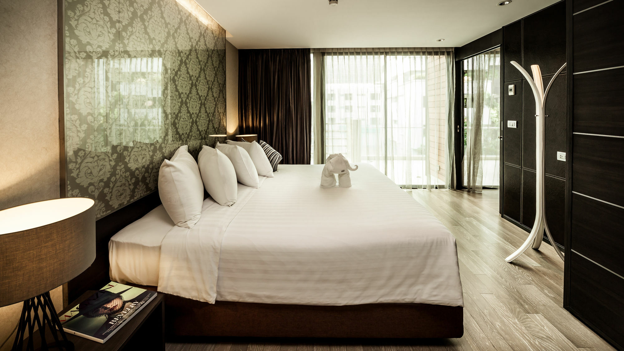 Arcadia Residence Ploenchit By Compass Hospitality Bangkok Exterior photo