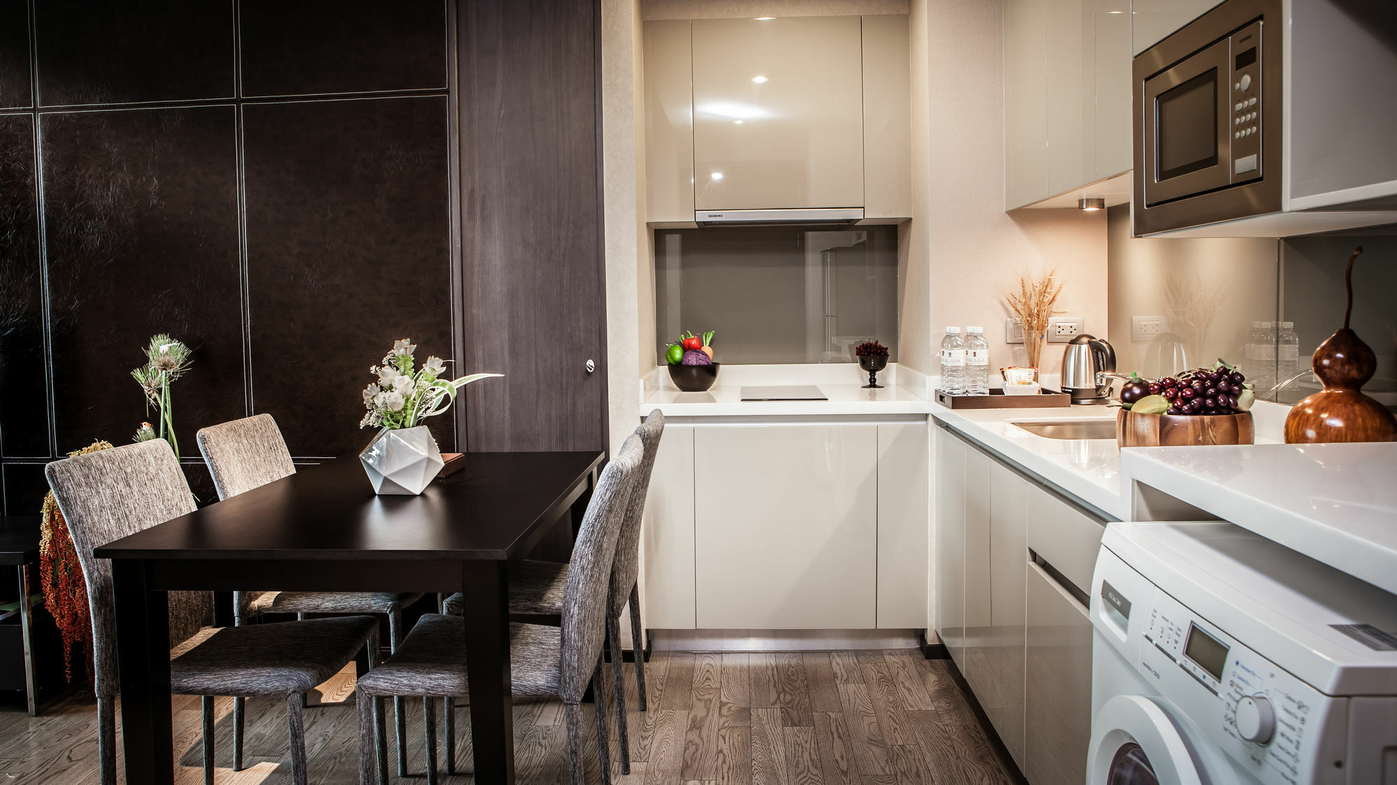 Arcadia Residence Ploenchit By Compass Hospitality Bangkok Exterior photo