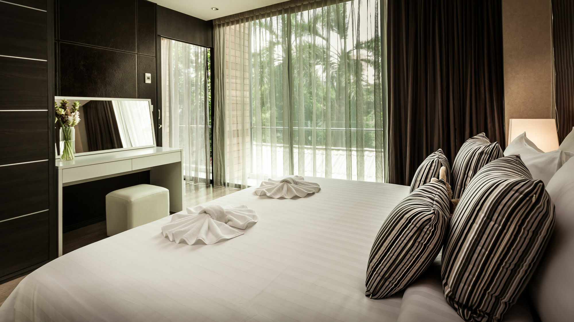 Arcadia Residence Ploenchit By Compass Hospitality Bangkok Exterior photo