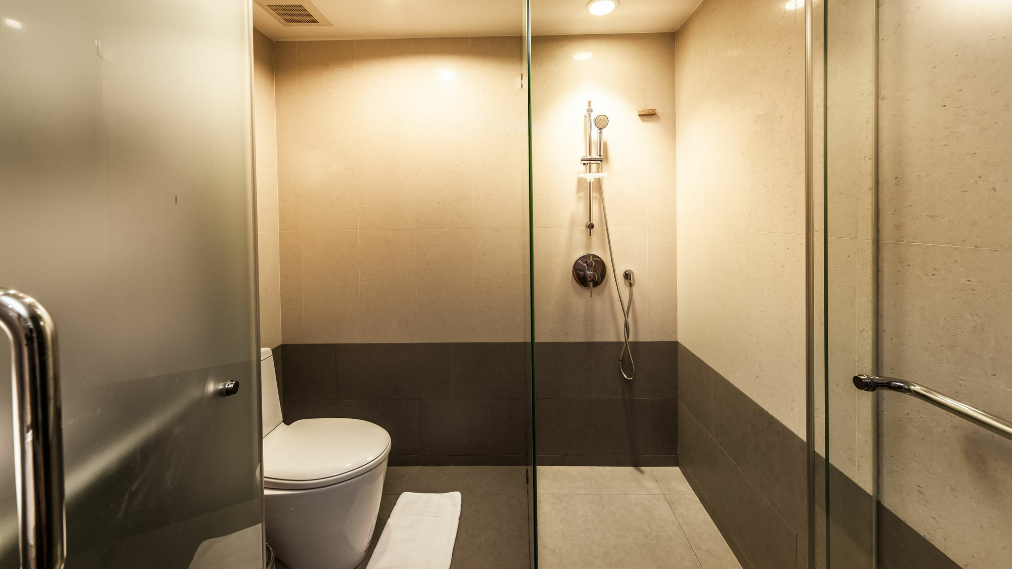 Arcadia Residence Ploenchit By Compass Hospitality Bangkok Exterior photo