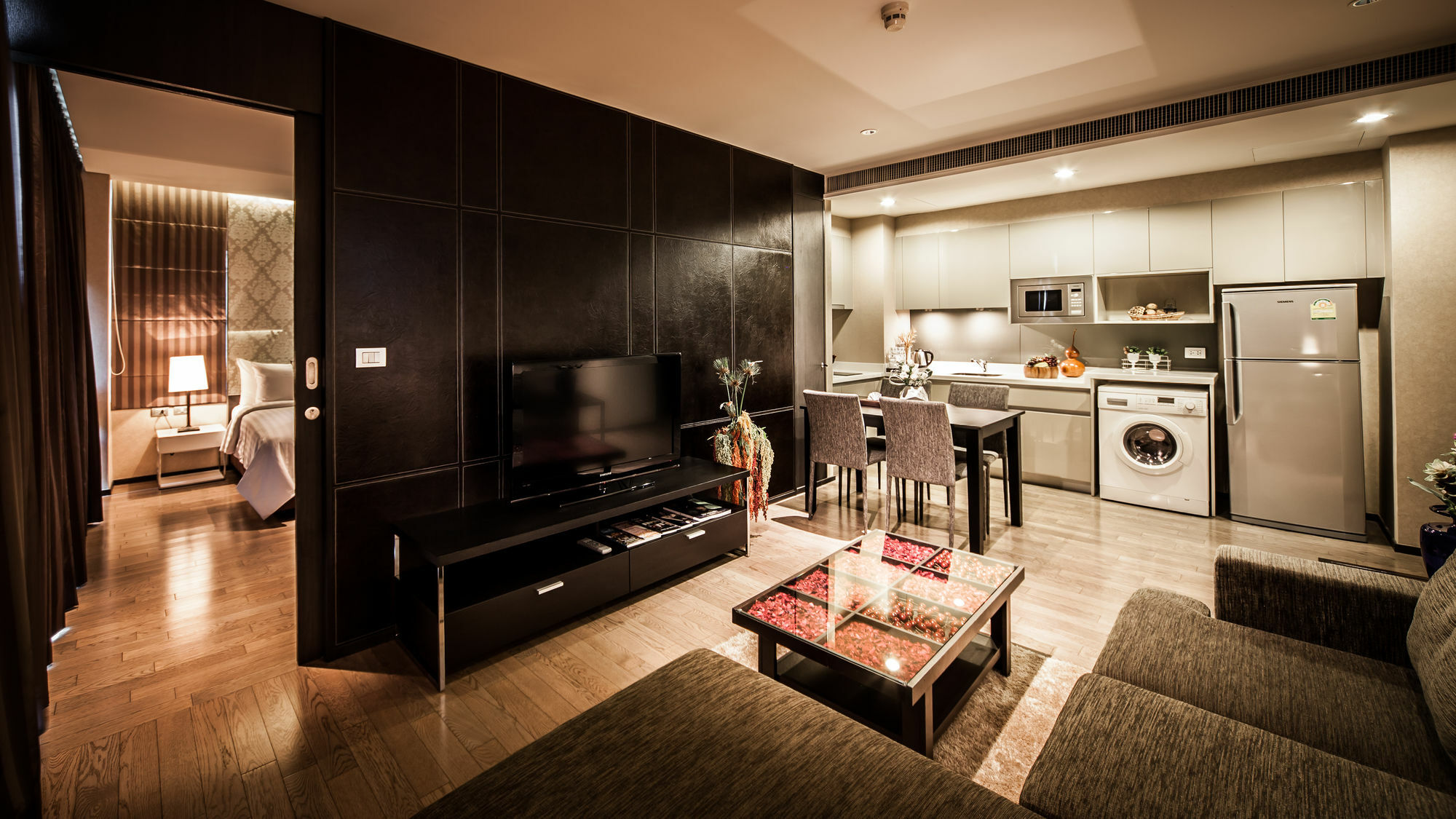 Arcadia Residence Ploenchit By Compass Hospitality Bangkok Exterior photo