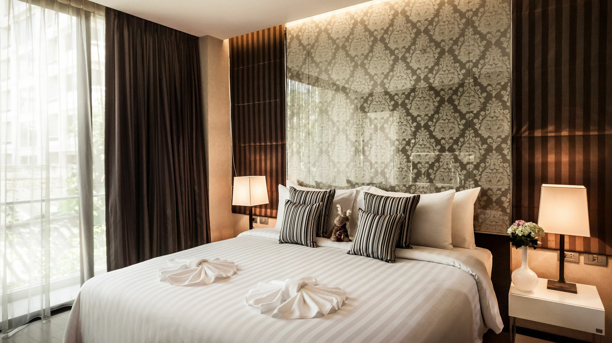 Arcadia Residence Ploenchit By Compass Hospitality Bangkok Exterior photo